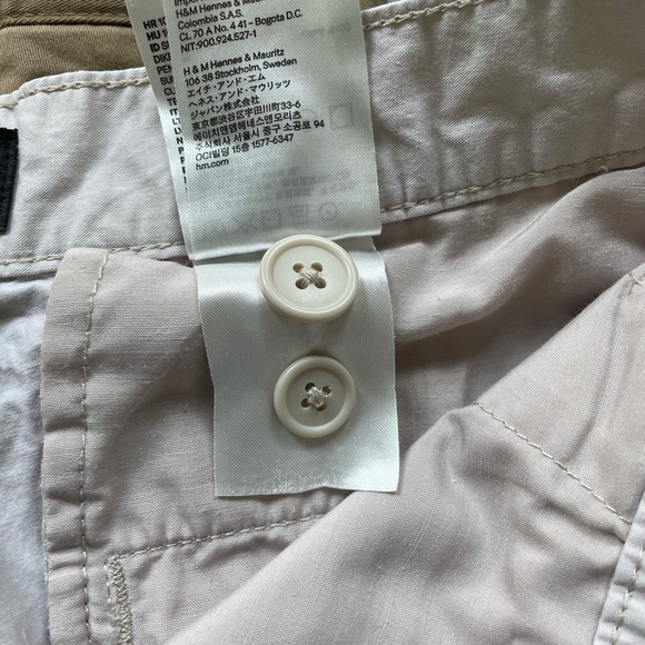 EUC H&M men’s shorts waist size 30R in light tan - Picture 4 of 6